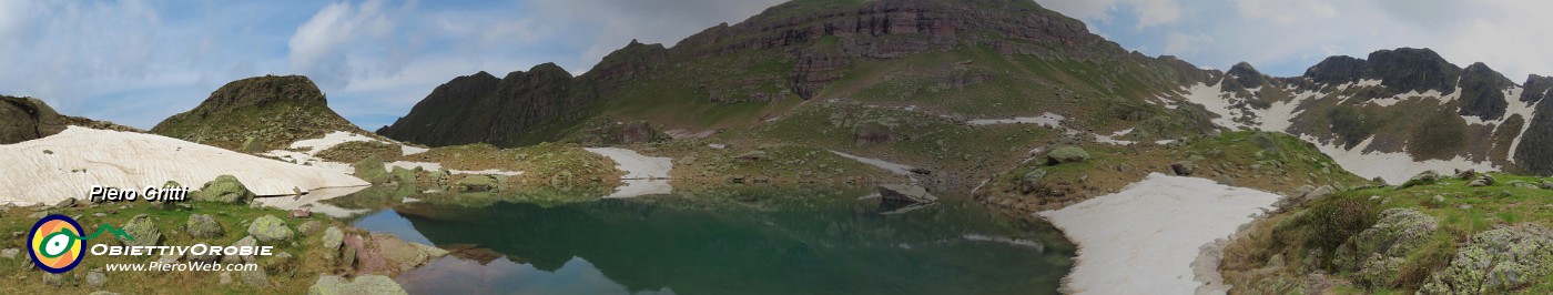 39 Vista panoramica sul Lago di Pietra Quadra in disgelo avanzato.JPG